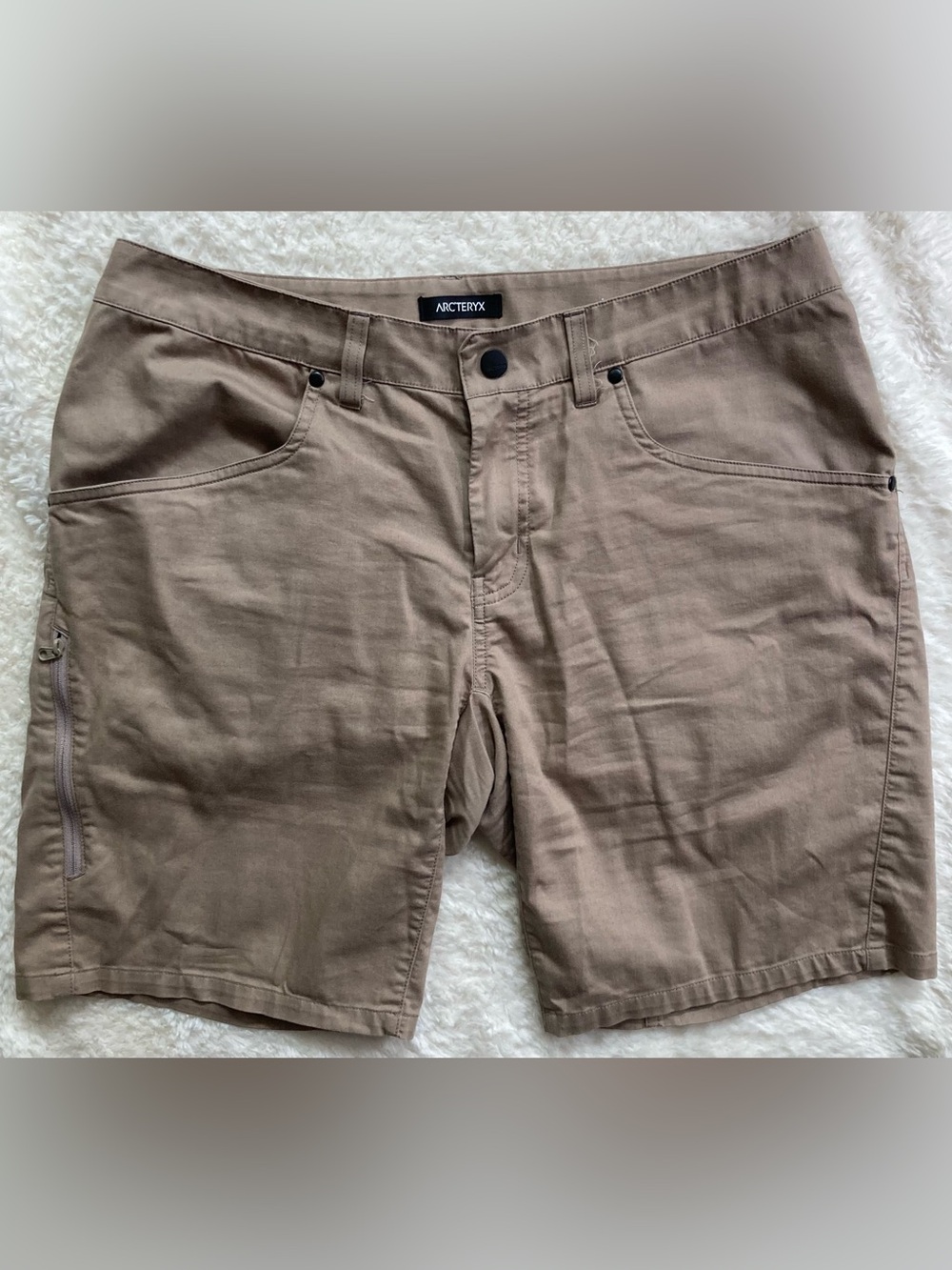 Arcteryx Khaki Shorts Men’s 33 Golf Hiking Casual Outdoors Cotton Polyester 9”